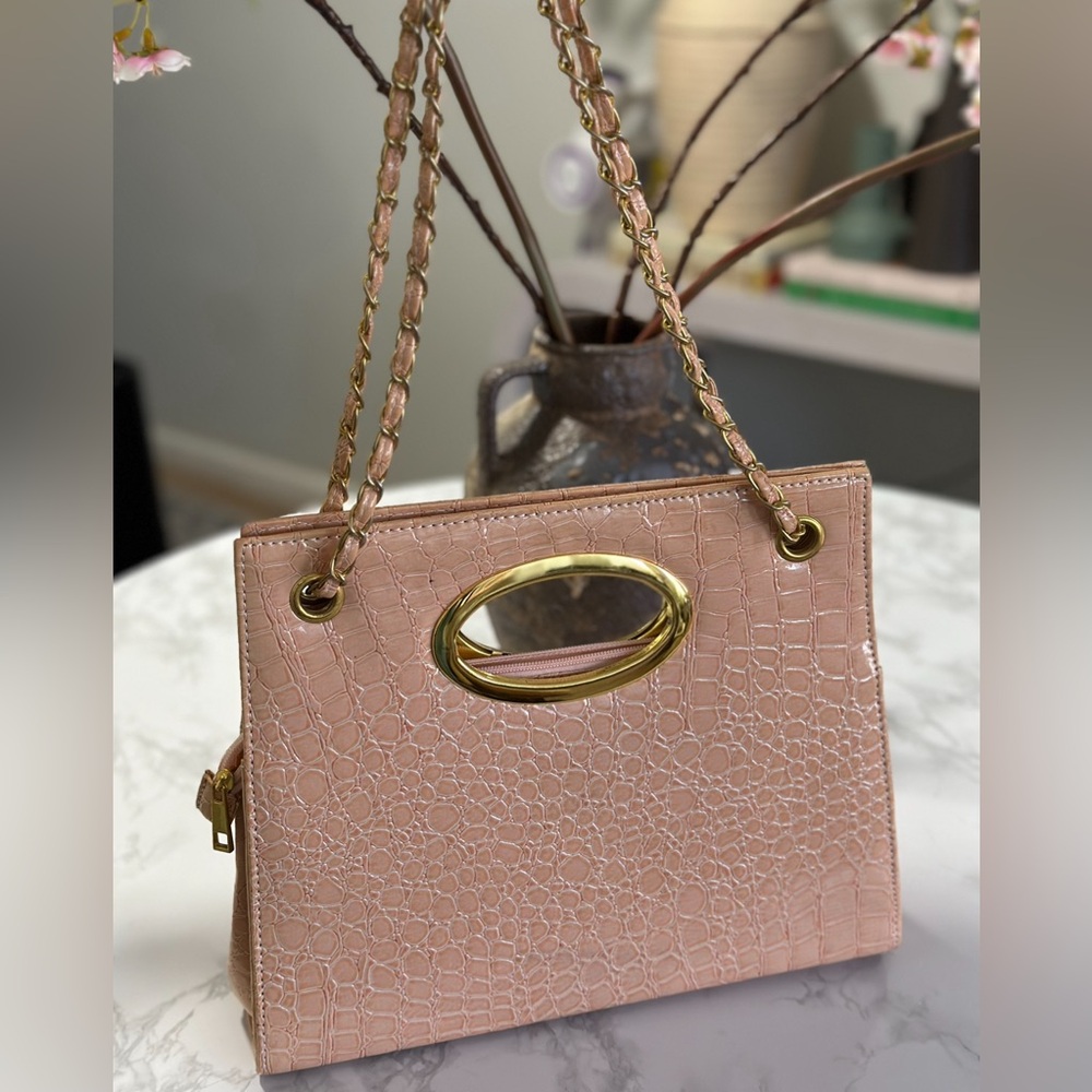Vintage Chic Structured Peach-Pink Crocodile Bag With Gold Hardware